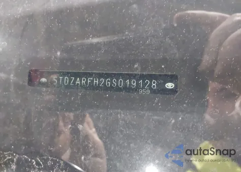 2016 Toyota Highlander Le z USA, uszkodzony, nr VIN 5TDZARFH2GS019128